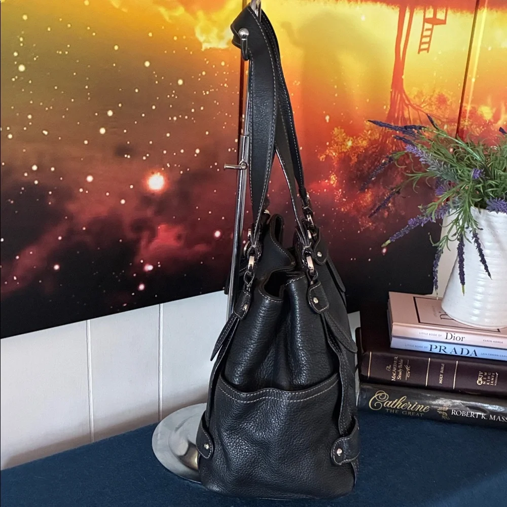 Tignanello Black Leather Shoulder Bag - Picture 4 of 11